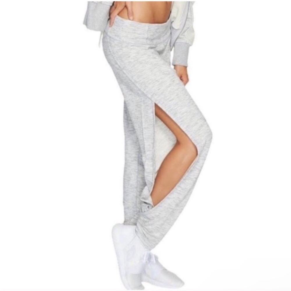 FREE PEOPLE NWOT Agile grey sweat comfort yoga pants, with slits size Lg❗️
